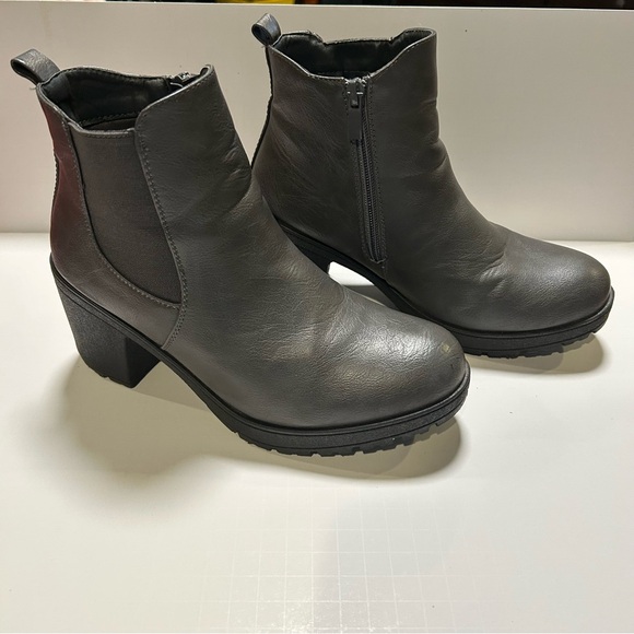 Shoes - Women’s Gray Ankle Boots Sz. 8.5 with a 2.5” heel height. Forever brand